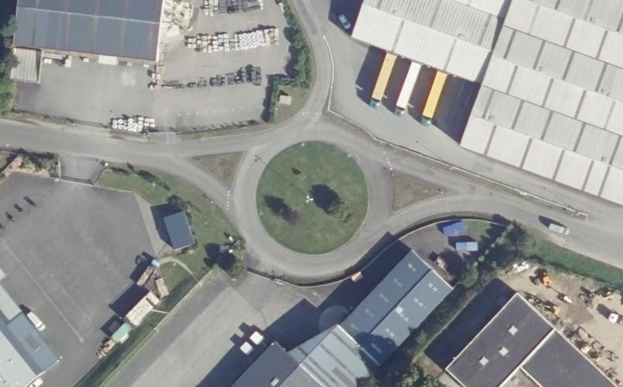 Vue aérienne du Rond-point anonyme n°231334840