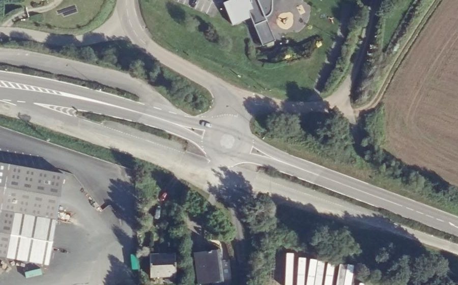 Vue aérienne du Rond-point anonyme n°231336152