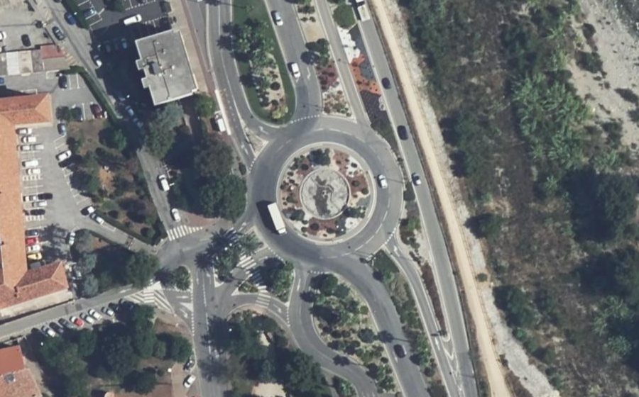 Vue aérienne du Rond-point anonyme n°23134567