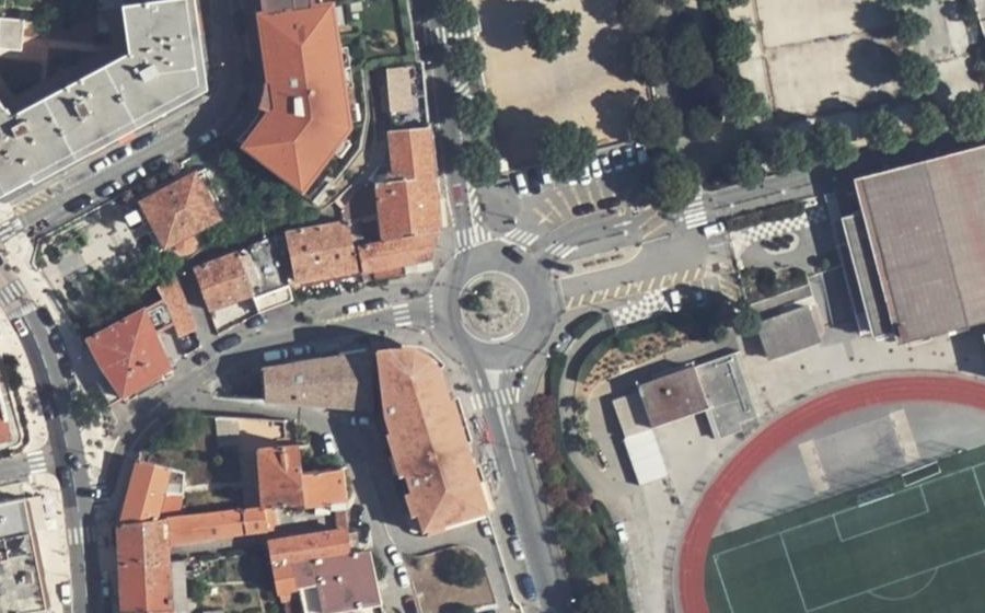 Vue aérienne du Rond-point anonyme n°23134699