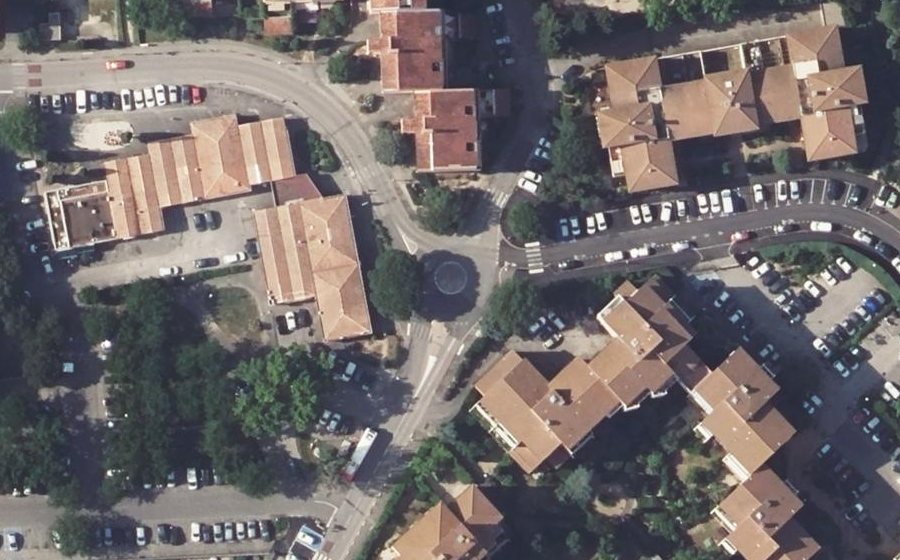Vue aérienne du Rond-point anonyme n°23136863