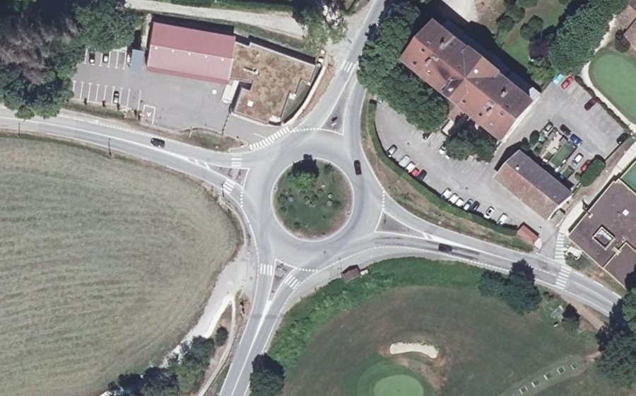 Vue aérienne du Rond-point anonyme n°23139779