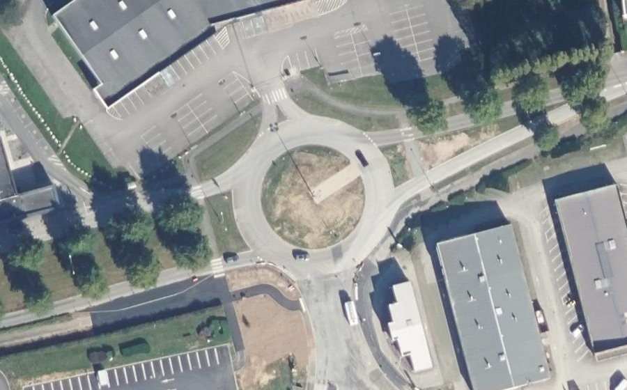 Vue aérienne du Rond-point anonyme n°23140124
