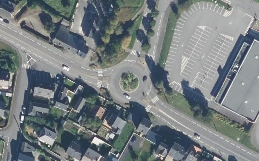 Vue aérienne du Rond-point anonyme n°23140175