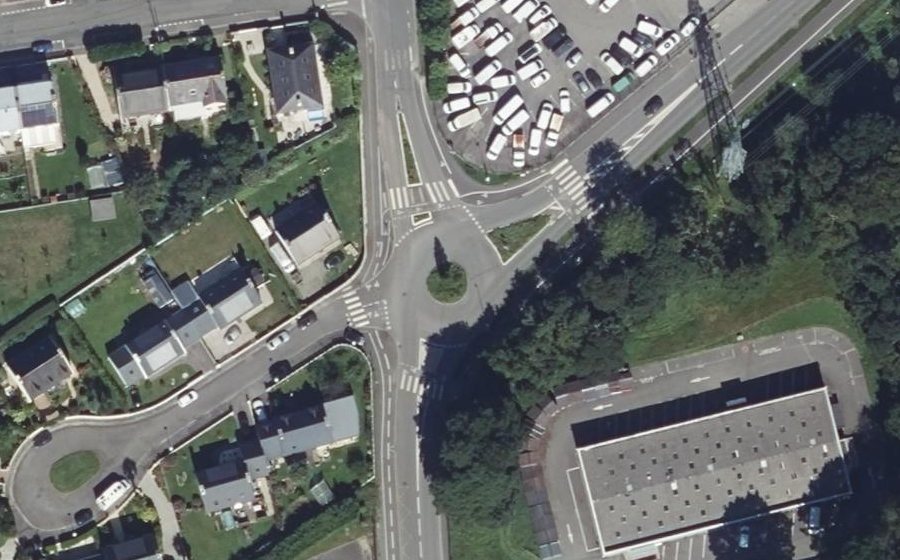 Vue aérienne du Rond-point anonyme n°23140957