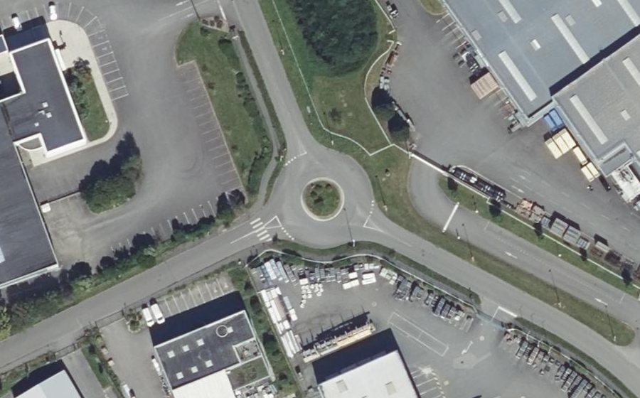 Vue aérienne du Rond-point anonyme n°23148284