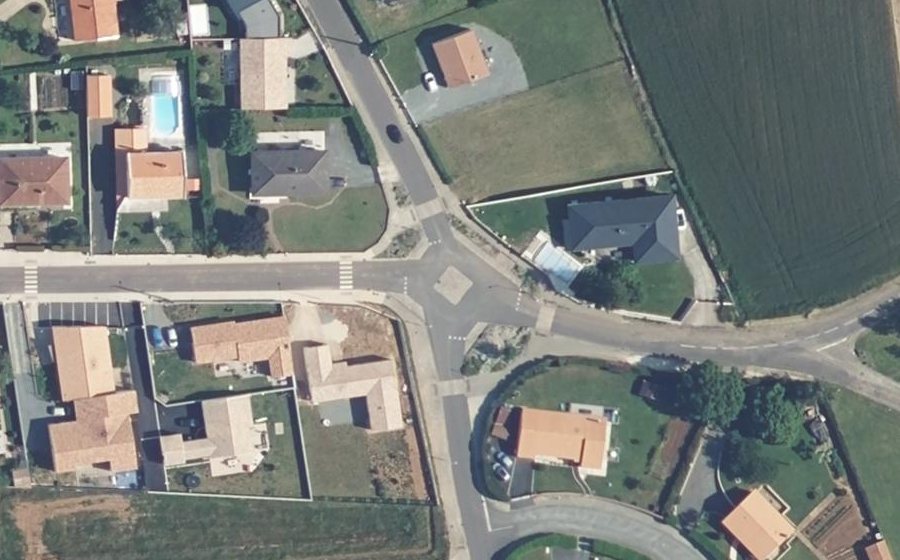 Vue aérienne du Rond-point anonyme n°231511845