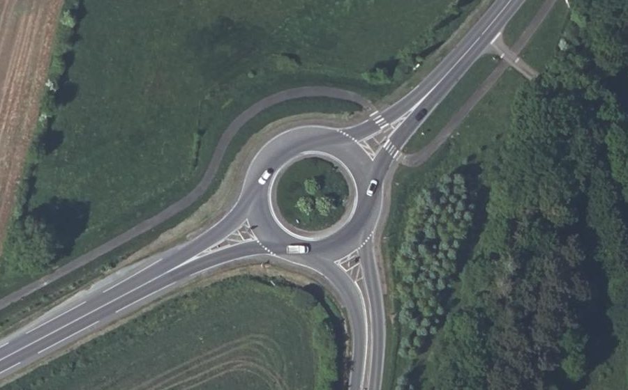 Vue aérienne du Rond-point anonyme n°231514349