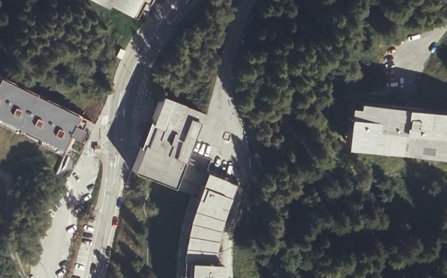 Vue aérienne du Rond-point anonyme n°231547879