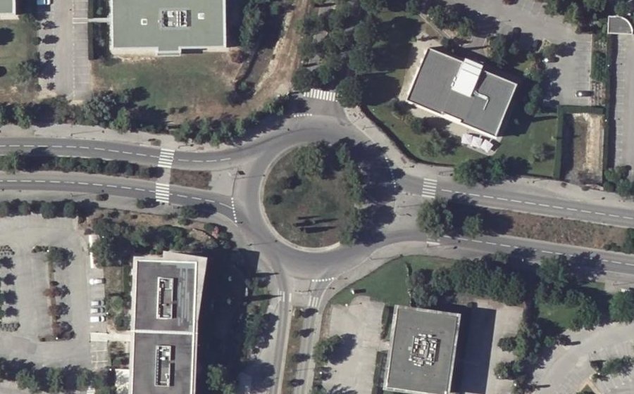 Vue aérienne du Rond-point anonyme n°23155143