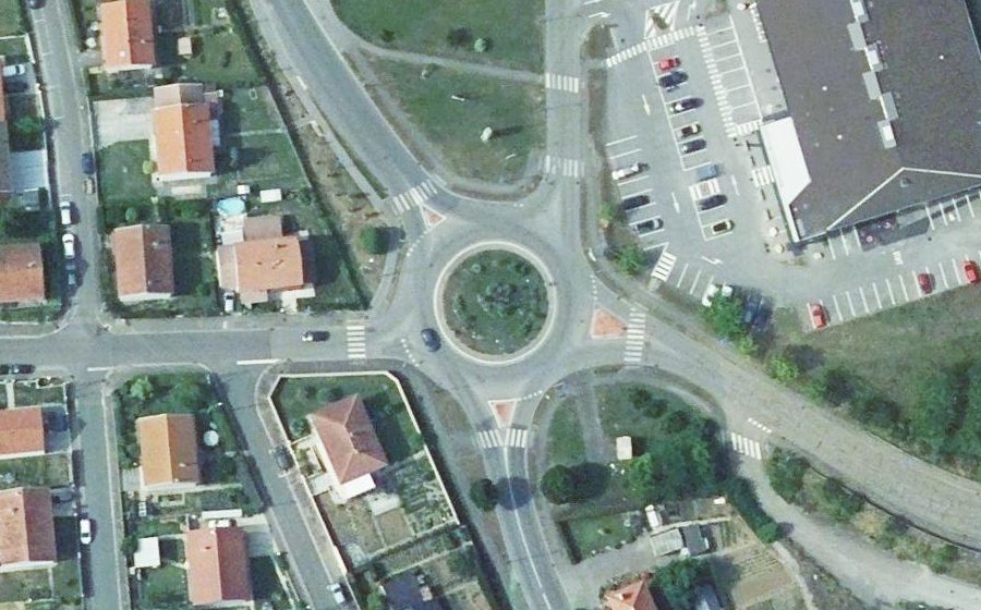 Vue aérienne du Rond-point anonyme n°23155835