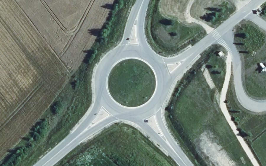 Vue aérienne du Rond-point anonyme n°231568431