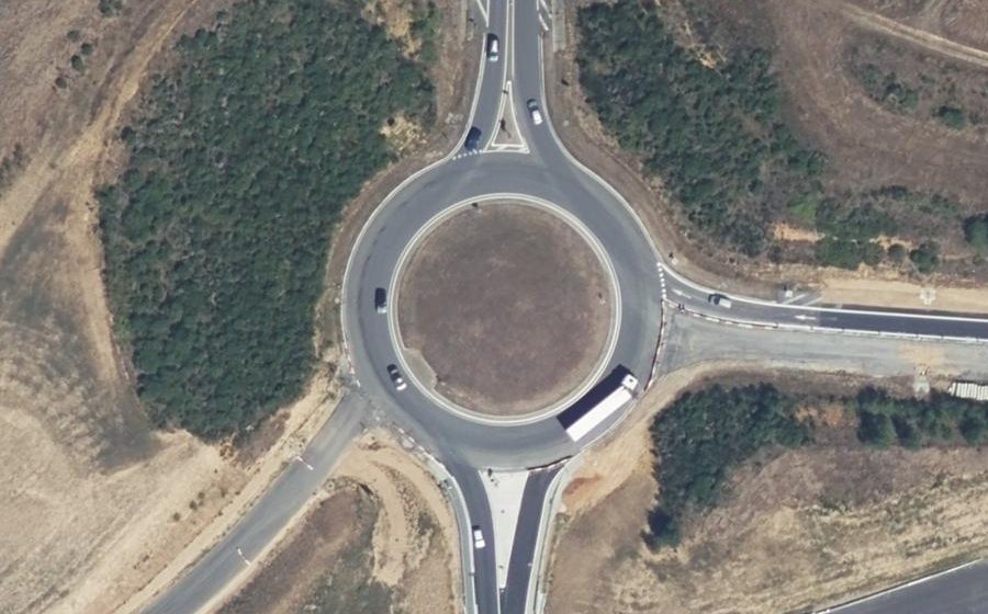 Vue aérienne du Rond-point anonyme n°231569827