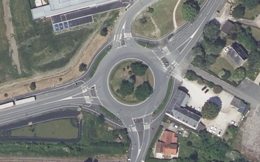 Vue aérienne du Rond-point anonyme n°23161482