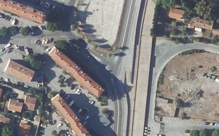 Vue aérienne du Rond-point anonyme n°231638735