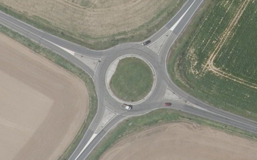 Vue aérienne du Rond-point anonyme n°23164243
