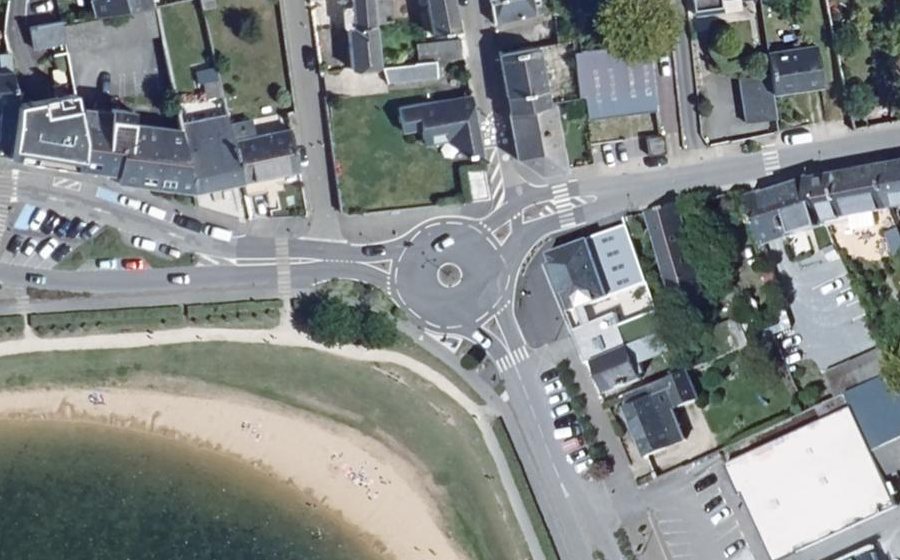 Vue aérienne du Rond-point anonyme n°231687362