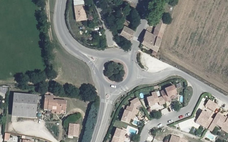 Vue aérienne du Rond-point anonyme n°23168864