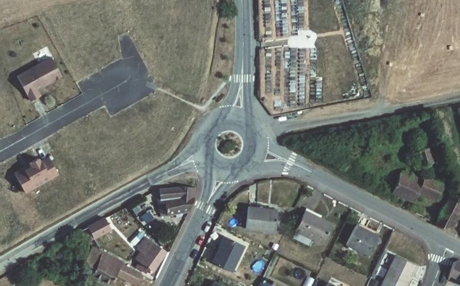 Vue aérienne du Rond-point anonyme n°231718052