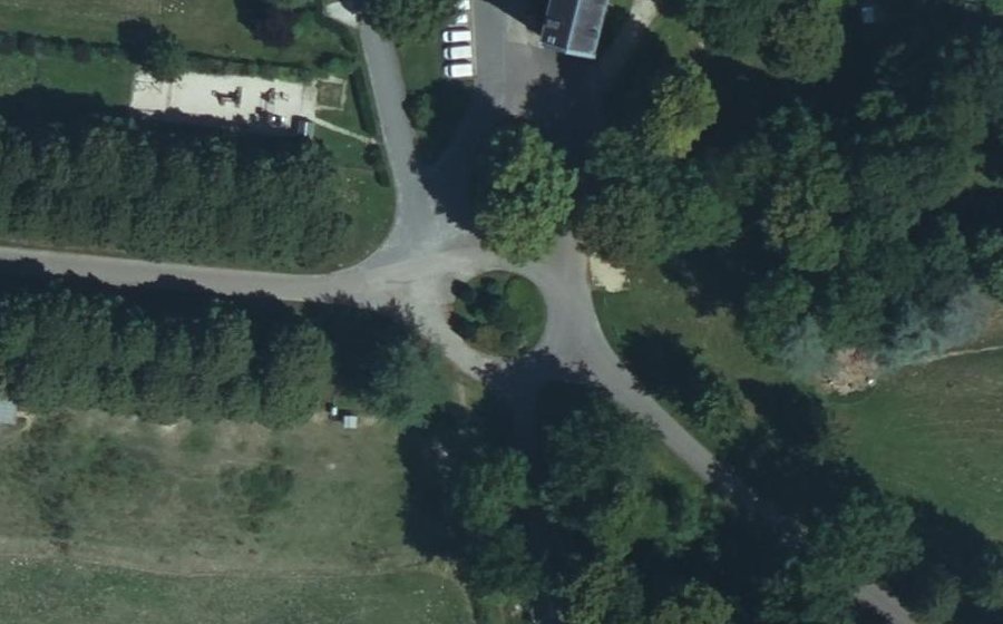 Vue aérienne du Rond-point anonyme n°231723553