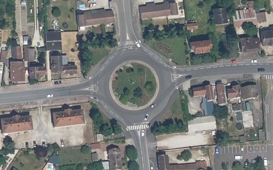 Vue aérienne du Rond-point anonyme n°23173479