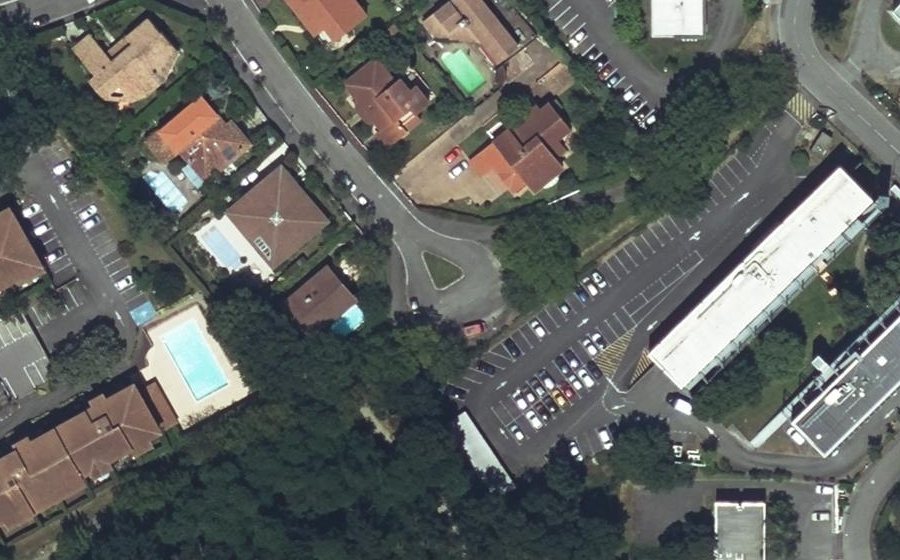 Vue aérienne du Rond-point anonyme n°23176186