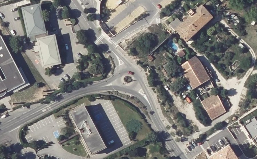 Vue aérienne du Rond-point anonyme n°23176423