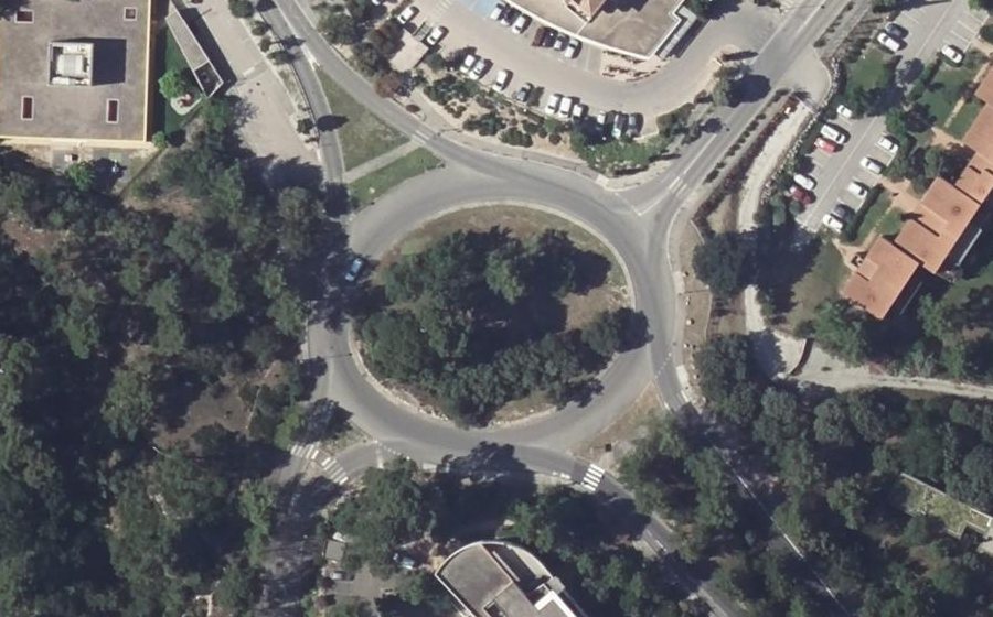 Vue aérienne du Rond-point anonyme n°23176781