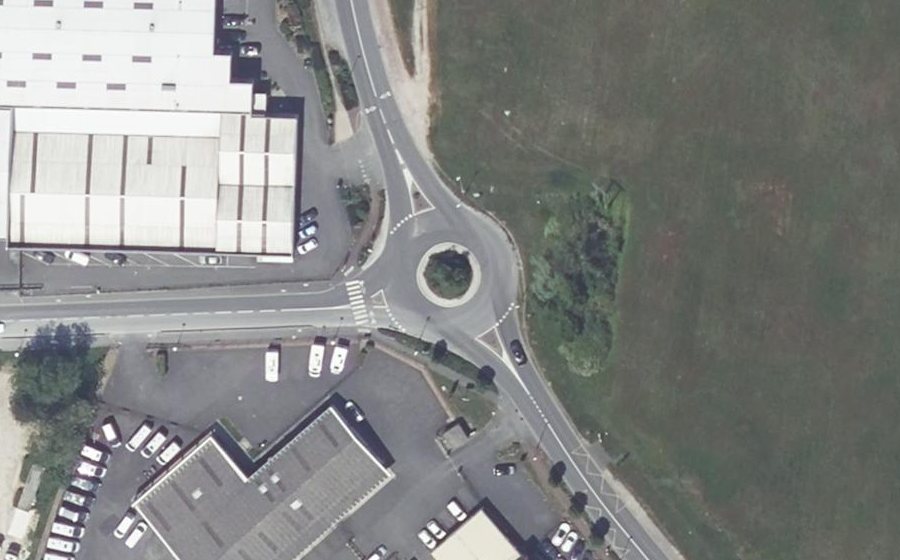 Vue aérienne du Rond-point anonyme n°23180450