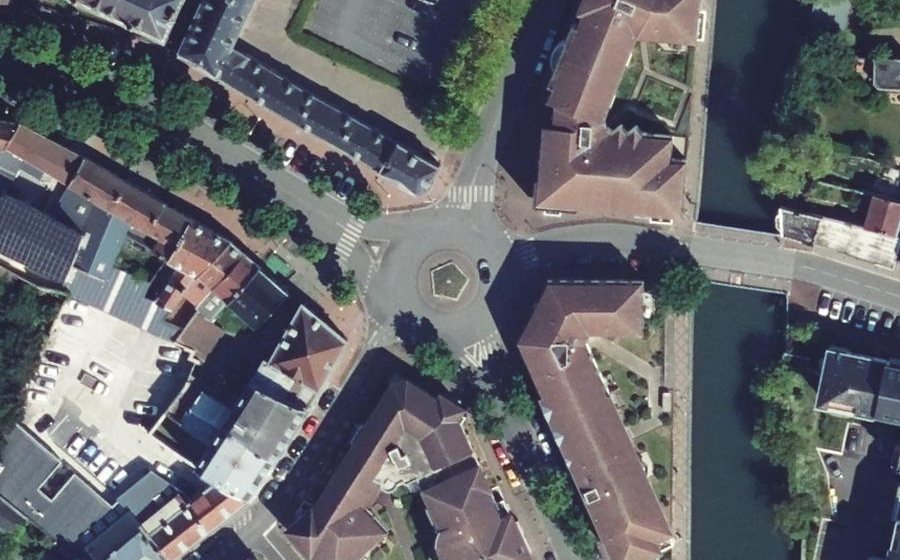 Vue aérienne du Rond-point anonyme n°231811009
