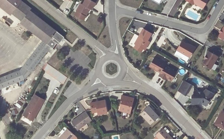 Vue aérienne du Rond-point anonyme n°23181218