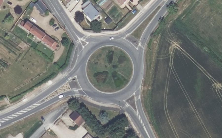 Vue aérienne du Rond-point anonyme n°23191518