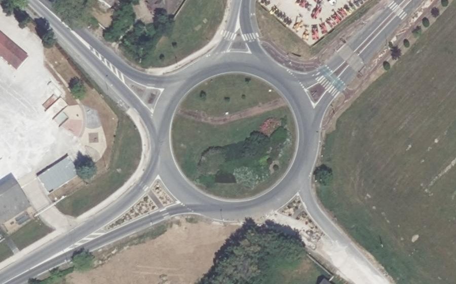 Vue aérienne du Rond-point anonyme n°23191523