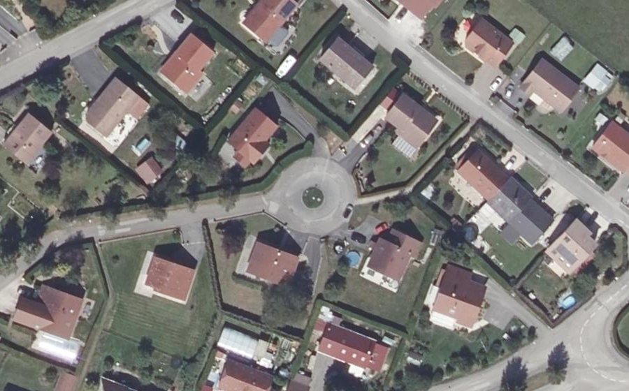 Vue aérienne du Rond-point anonyme n°231916796
