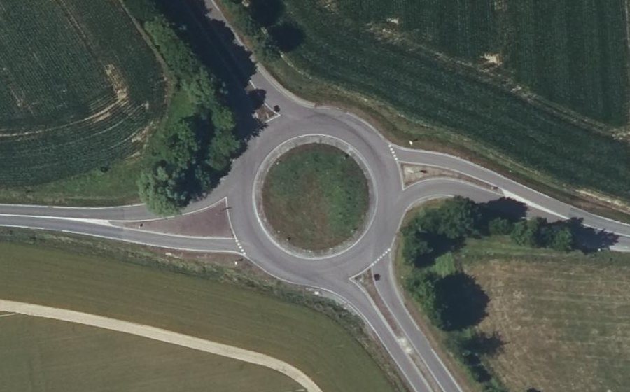 Vue aérienne du Rond-point anonyme n°23191757
