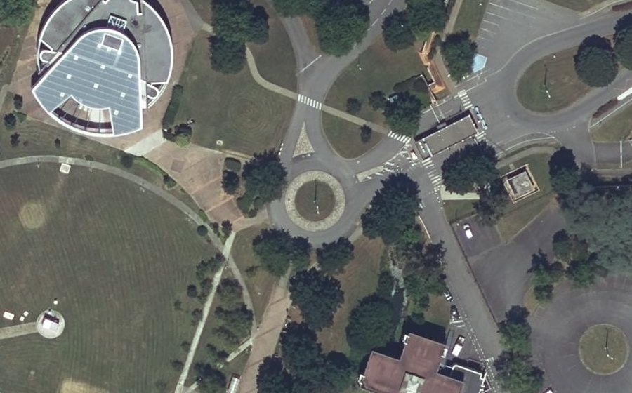Vue aérienne du Rond-point anonyme n°23193707