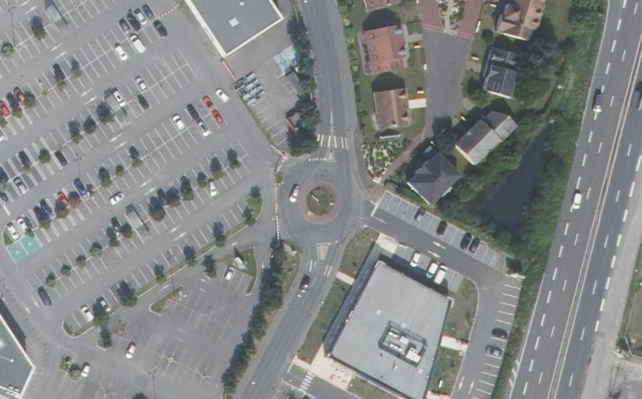 Vue aérienne du Rond-point anonyme n°23194637
