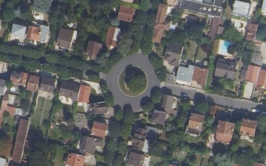 Vue aérienne du Rond-point anonyme n°23196730