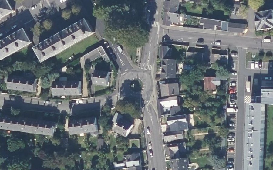 Vue aérienne du Rond-point anonyme n°23202444