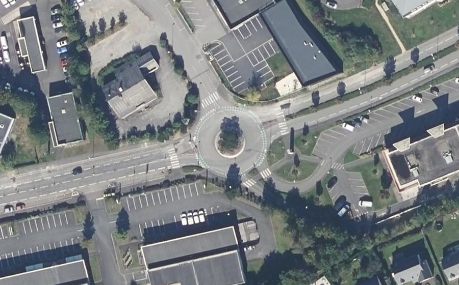 Vue aérienne du Rond-point anonyme n°23204131