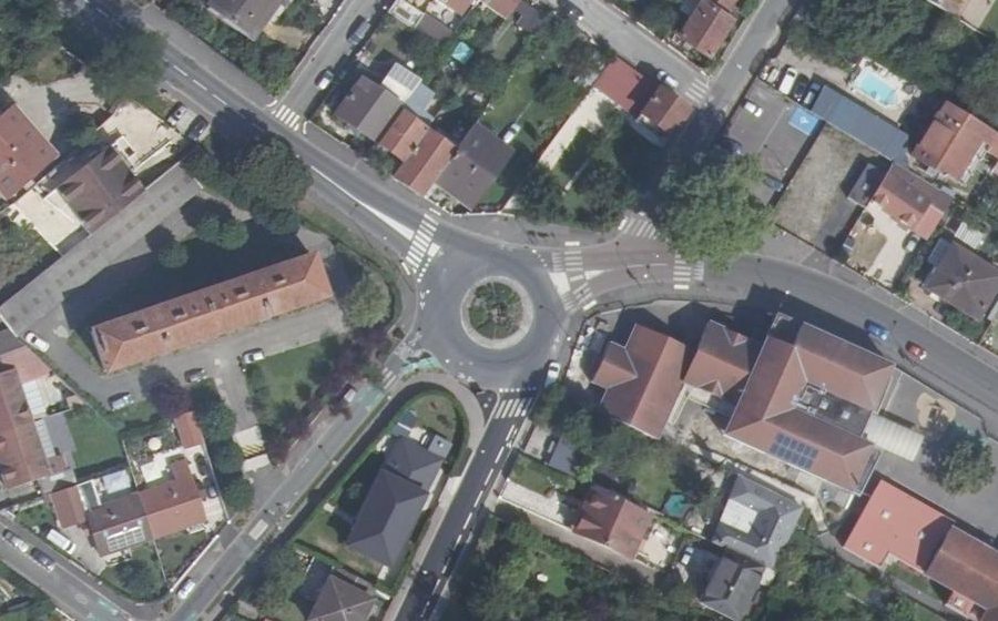 Vue aérienne du Rond-point anonyme n°23205532