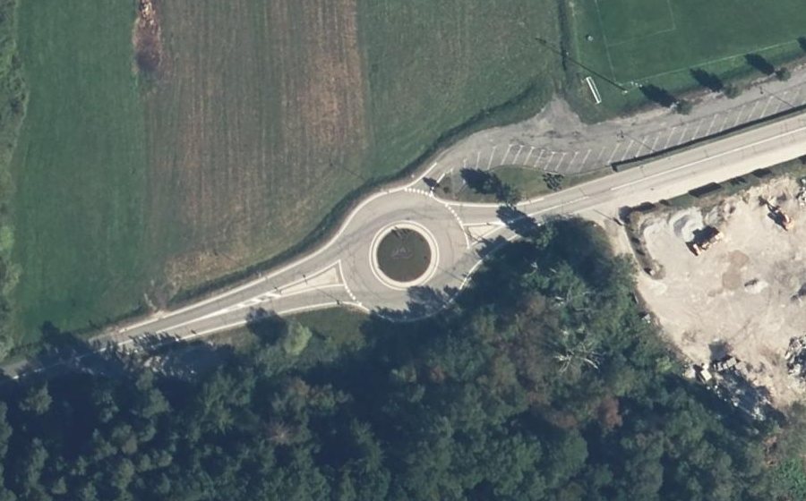 Vue aérienne du Rond-point anonyme n°232130424