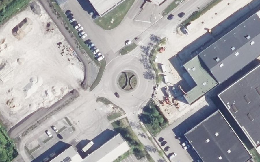 Vue aérienne du Rond-point anonyme n°232140398