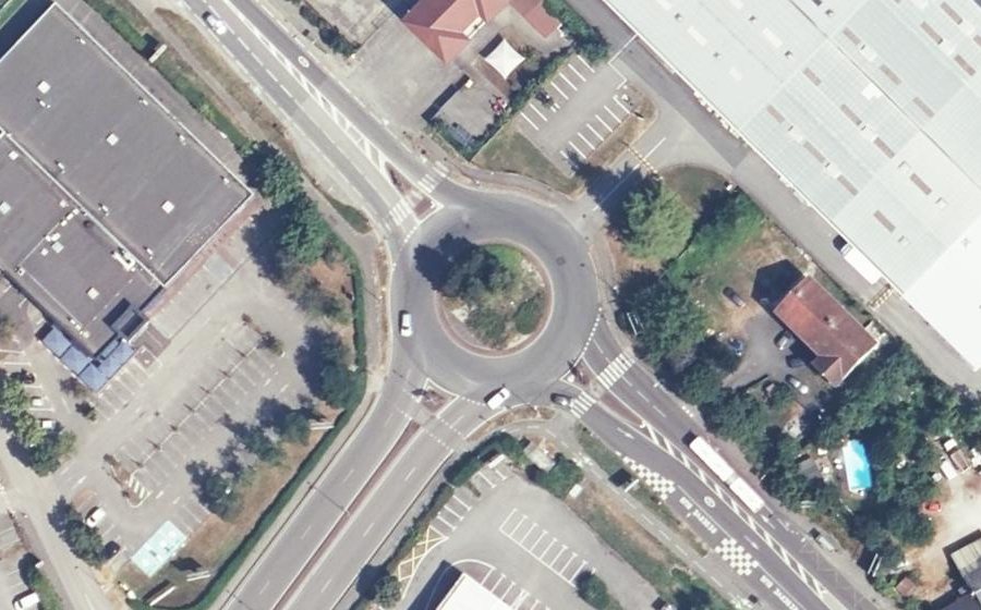 Vue aérienne du Rond-point anonyme n°23216573