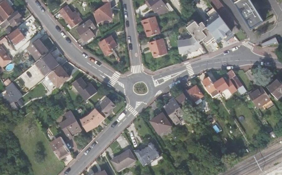 Vue aérienne du Rond-point anonyme n°23216767