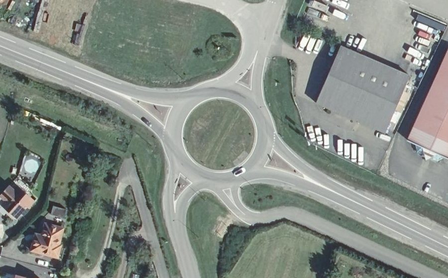 Vue aérienne du Rond-point anonyme n°23216804