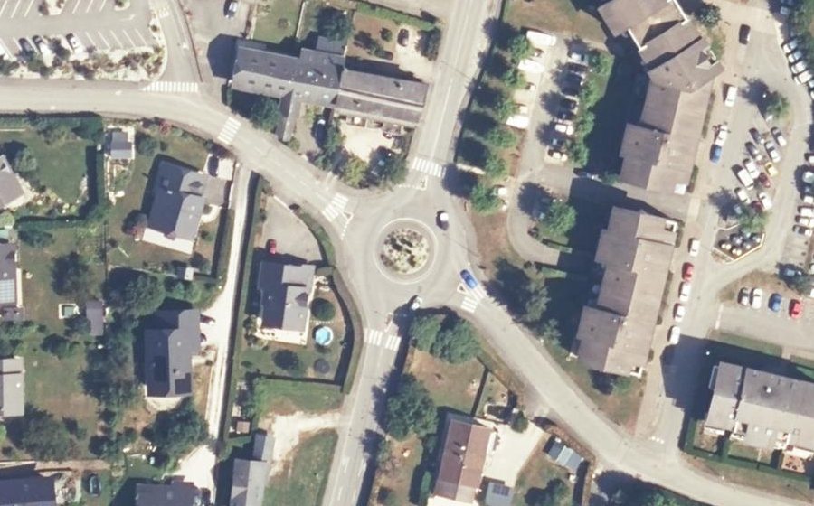 Vue aérienne du Rond-point anonyme n°23217357
