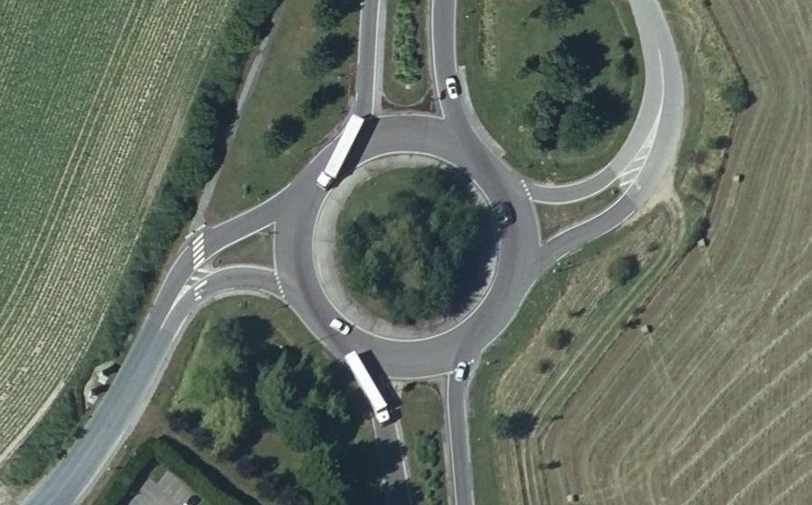 Vue aérienne du Rond-point anonyme n°23219304