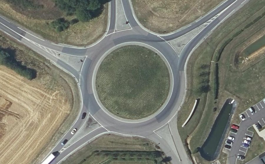 Vue aérienne du Rond-point anonyme n°23219308