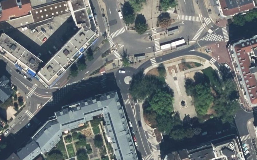 Vue aérienne du Rond-point anonyme n°23220074